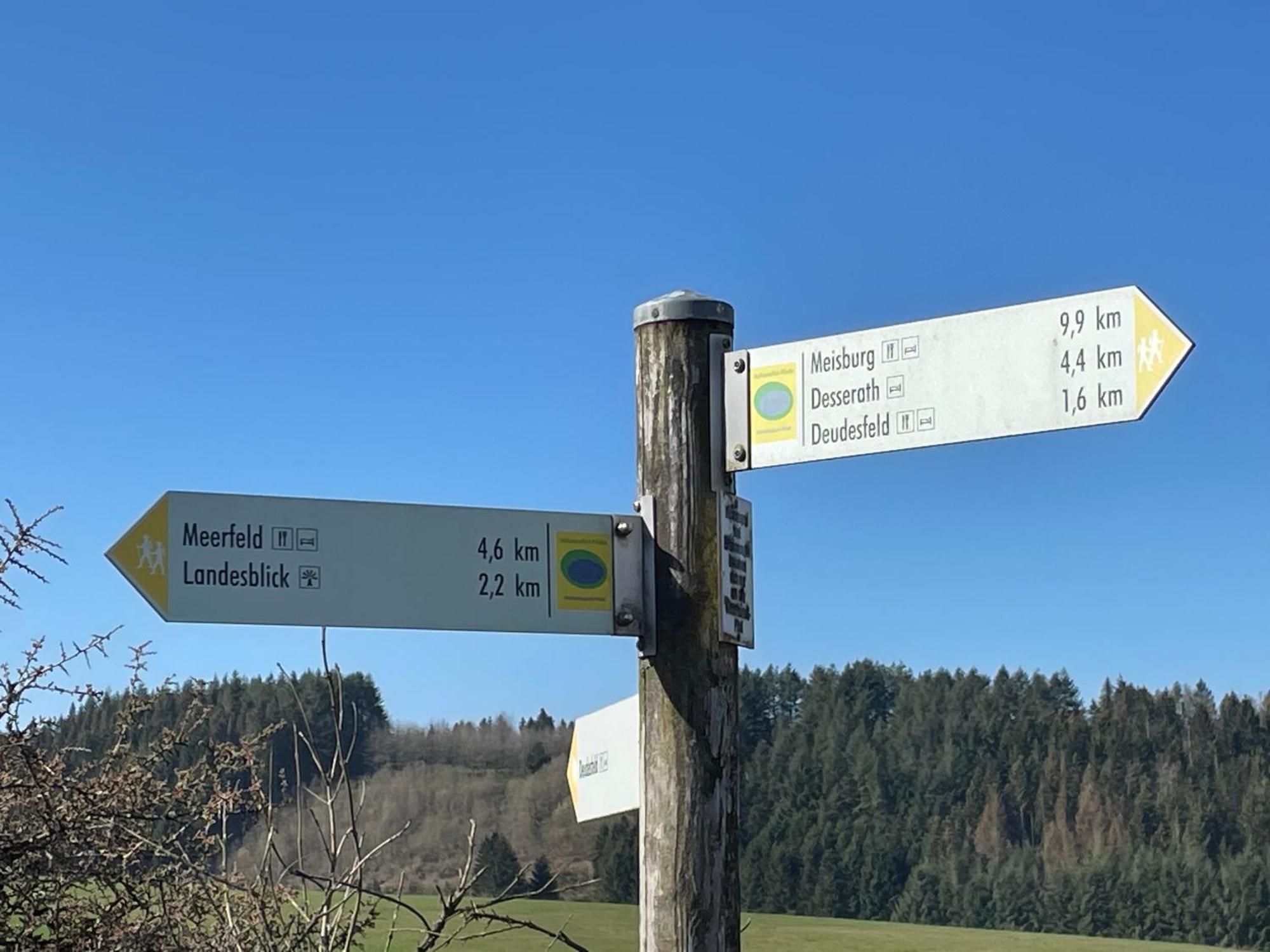 Pension Zur Quelle Deudesfeld Exteriör bild